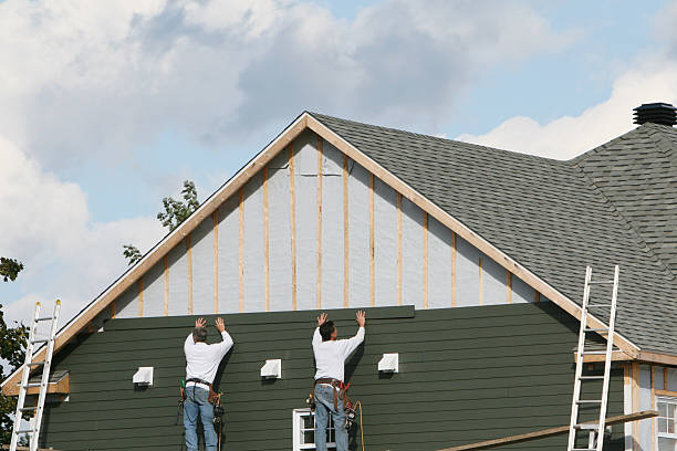 Professional Emergency Siding Repair technician working in Franklin Park, NJ